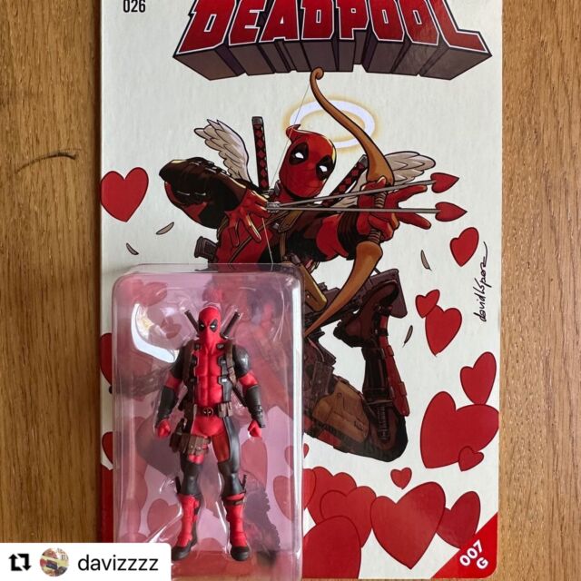 【ポケットカバー】『マーベル・コミック』#007G デッドプール ＜カバーG／限定＞

Deadpool Vol.6 #26 (2017)のカバーアートを手掛けたアーティスト、David Lopezさんと！

Pocket Cover - Marvel Comics #007G: Deadpool - Cover G
 
With David Lopez, a cover artist of “Deadpool Vol.6 #26 (2017)”!

#Repost @davizzzz with @use.repost
・・・
I just received this beauty from @hottoys_japan / @toy_sapiens , I'm not one of those guys who keep their toys inside their boxes, but I'm making an exception this time, a package with my art, dude!!!

The "Merc with a mouth" has always been a "Merc with a heart".

#トイサピエンス #ポケットカバー #マーベル #ToySapiens #PocketCover #Marvel